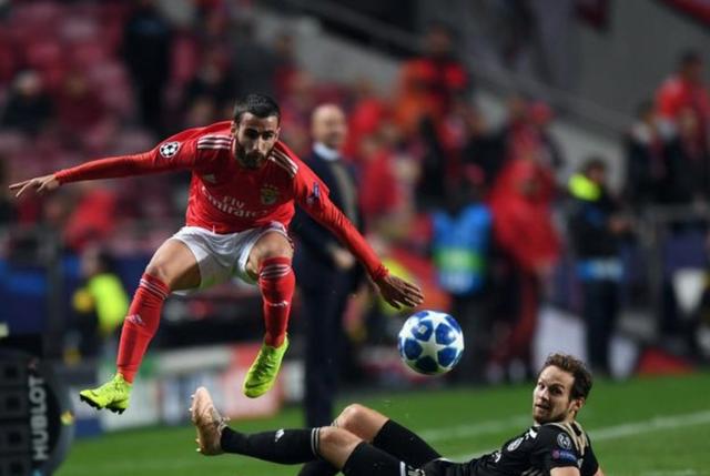 阿贾克斯一路高歌猛进，冲击欧冠冠军(阿贾克斯联赛冠军)